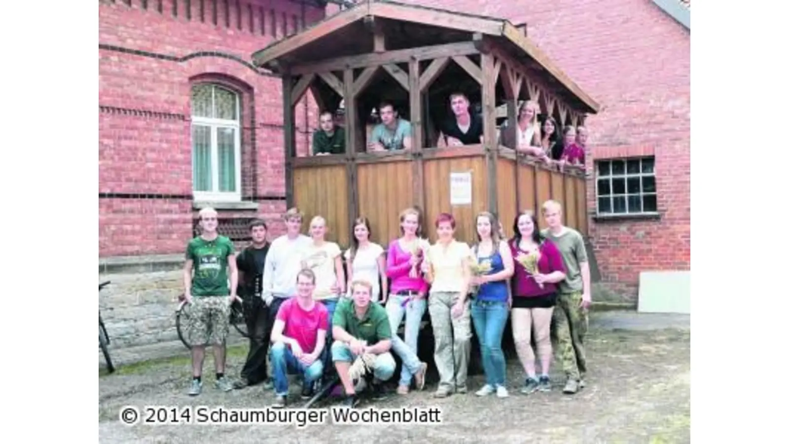 Traditioneller Erntetanz auf altem Hof (Foto: al)