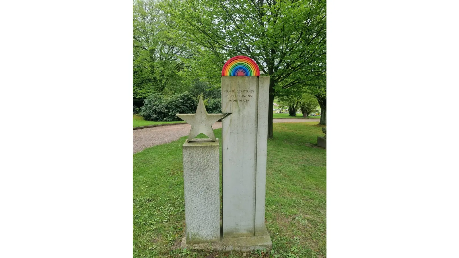 Gedenkstein auf dem Friedhof in Obernkirchen. (Foto: privat)