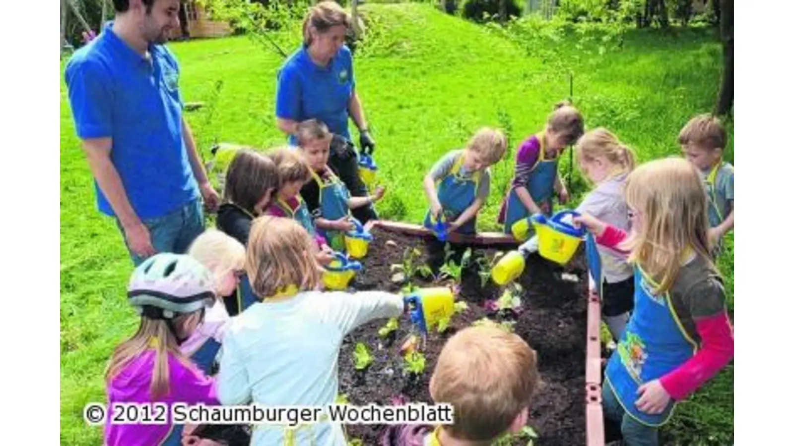 Fleißige junge Gärtner machen sich frisch ans Werk (Foto: bt)