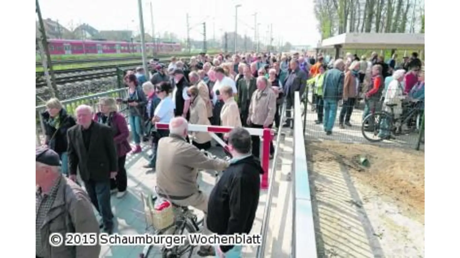 Ein Schnitt mit der Schere lässt alle Bürger aufatmen (Foto: mh)