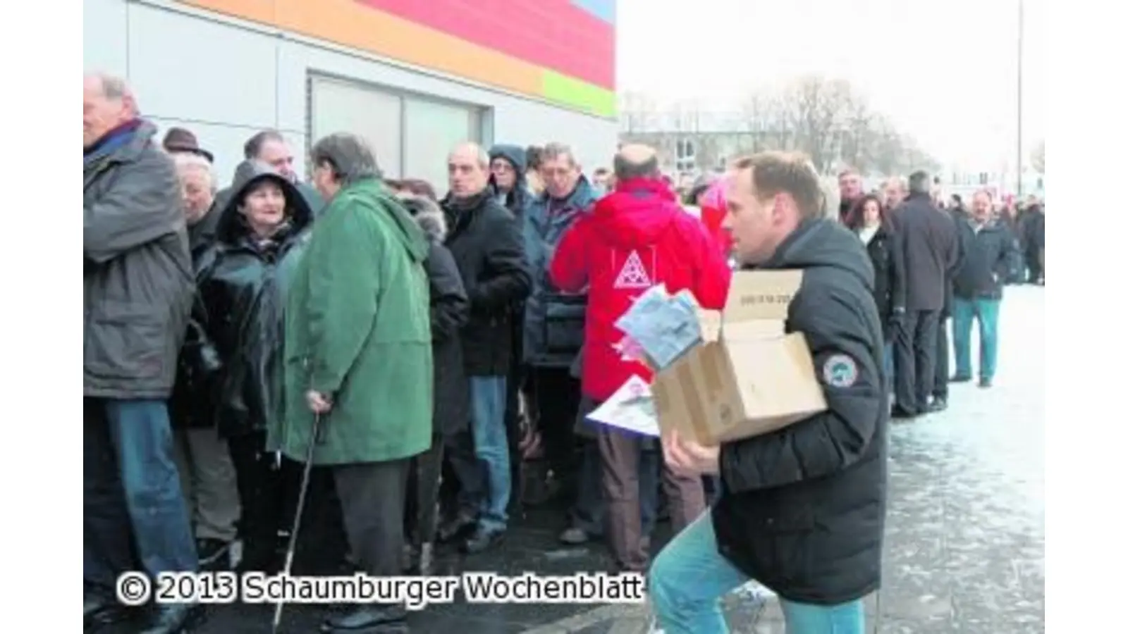 Faurecia Arbeitnehmer informieren über geplante Stellenstreichungen (Foto: bb)