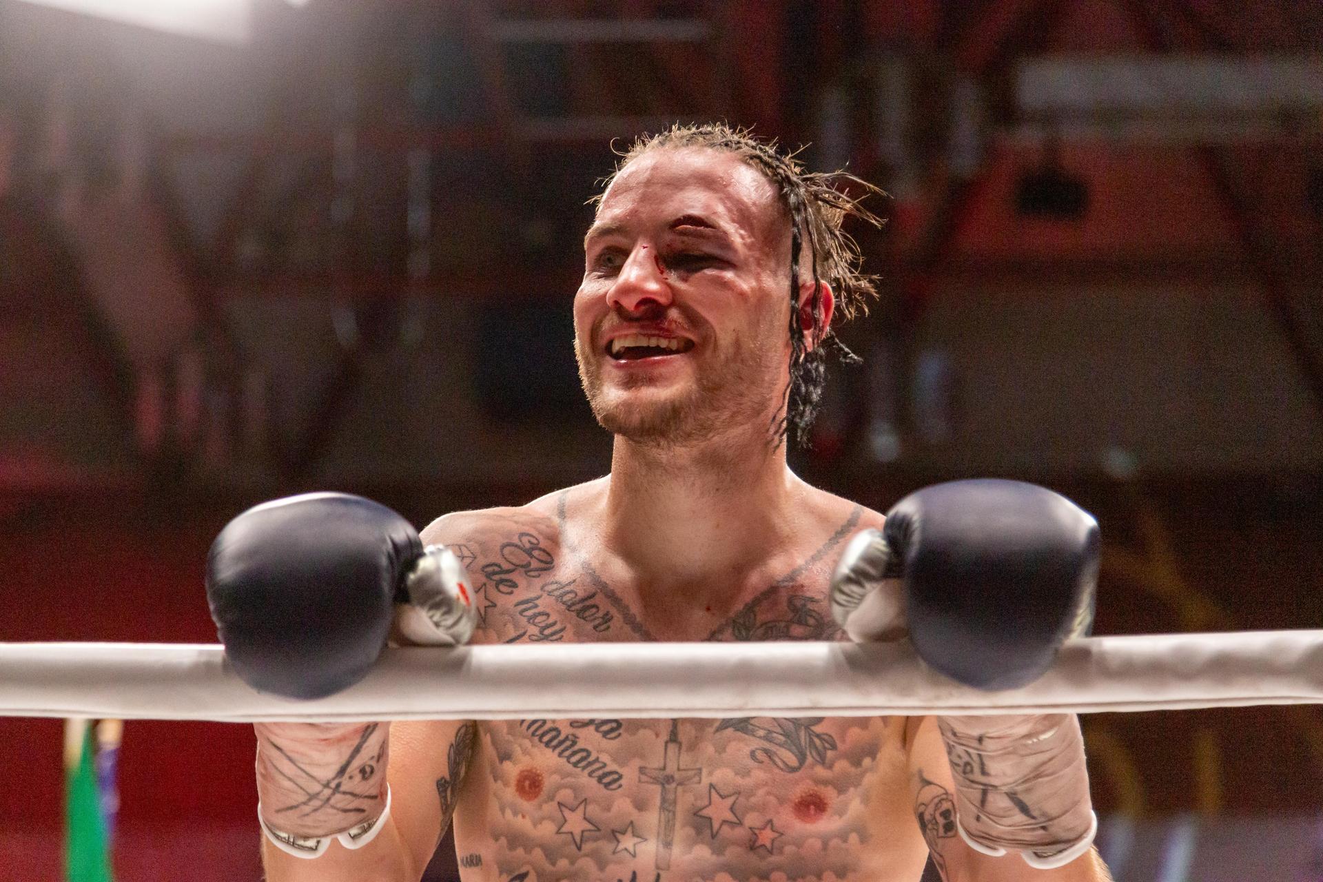Schwer gezeichnet, aber dennoch glücklich über den Sieg in der WBA Gold Weltmeisterschaft.  (Foto: ste)