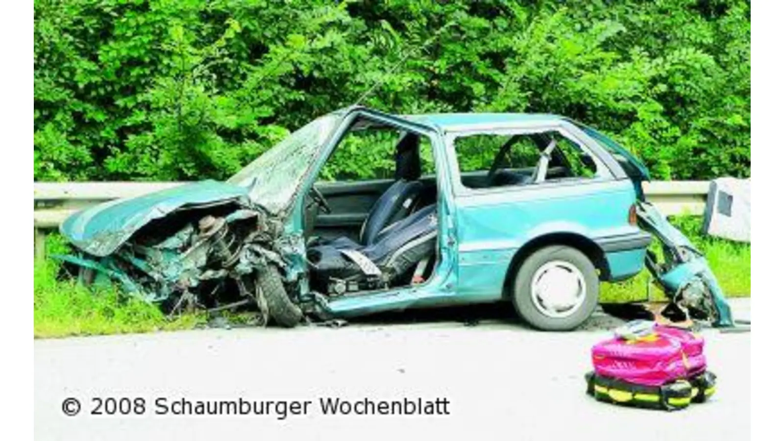 Auto schliddert in den Gegenverkehr (Foto: al)