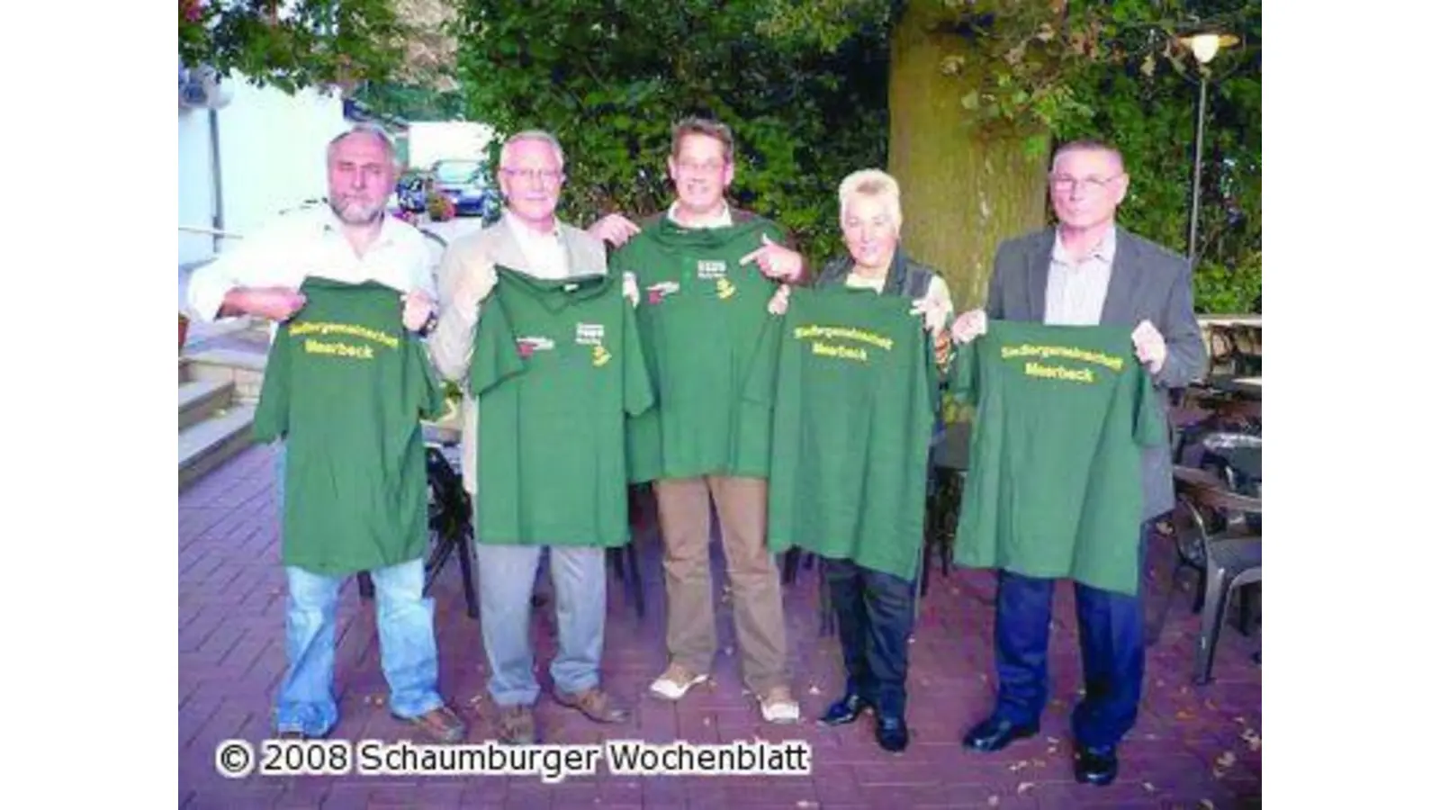 Siedlergemeinschaft erhält Trikots (Foto: red)
