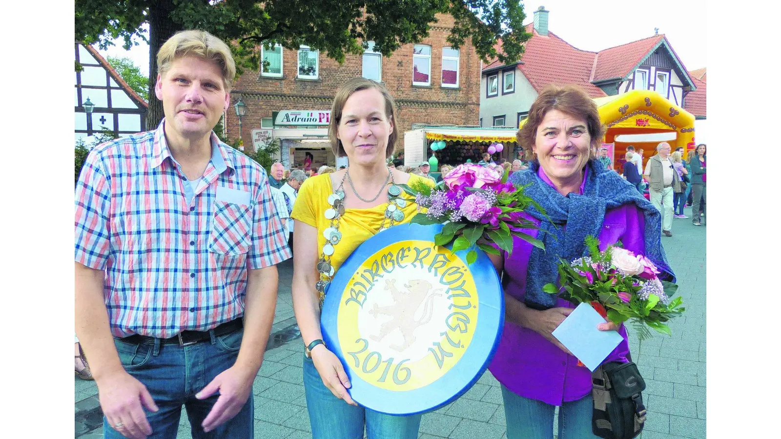 Eine Frau steht an der Spitze der Schützen (Foto: al)