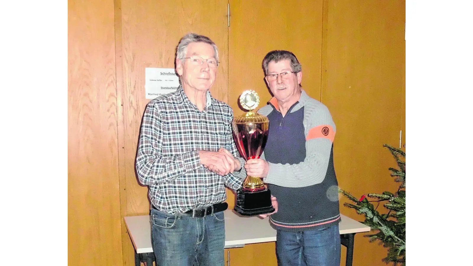 Pokal hat neuen Besitzer (Foto: jb)