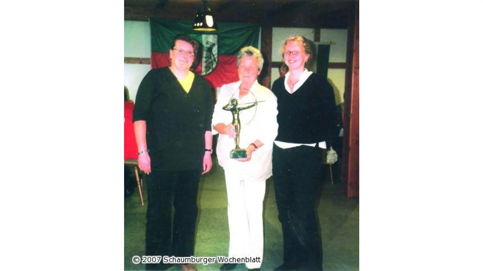 Statt Wanderpokal eine Diana-Figur für die Siegerinnen (Foto: red)