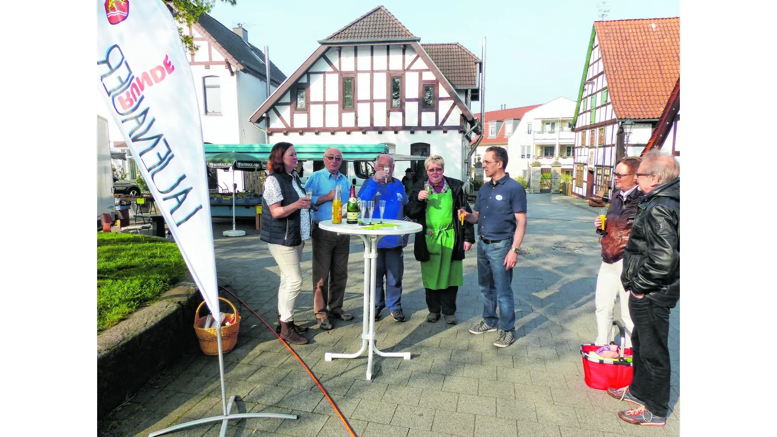 Sekt für Kunden und Händler (Foto: al)