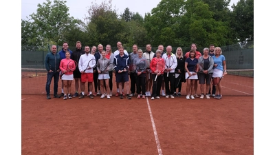 Den Elchpokal konnte in diesem Jahr Thomas Witt für sich erspielen und beim Mixed Turnier erspielten sich Edeltraut Klußmeyer und Giso Ansorge den Sieg.  (Foto: privat)