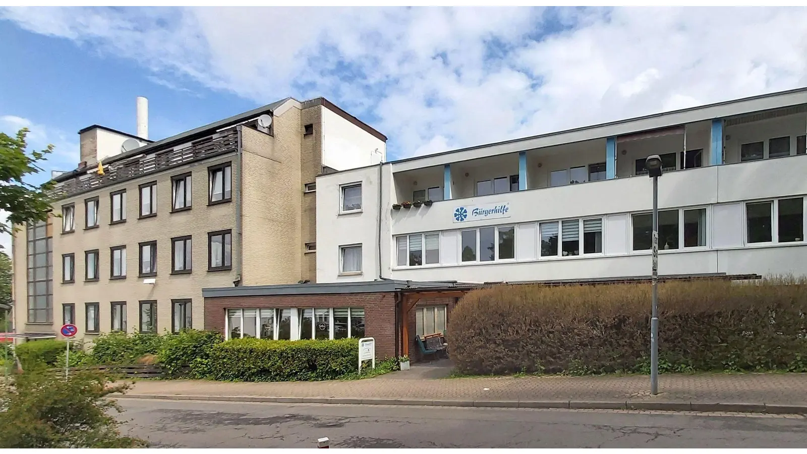 Im ehemaligen Pflegebereich (re.) wurde mit Sanierungsarbeiten begonnen. (Foto: gk)