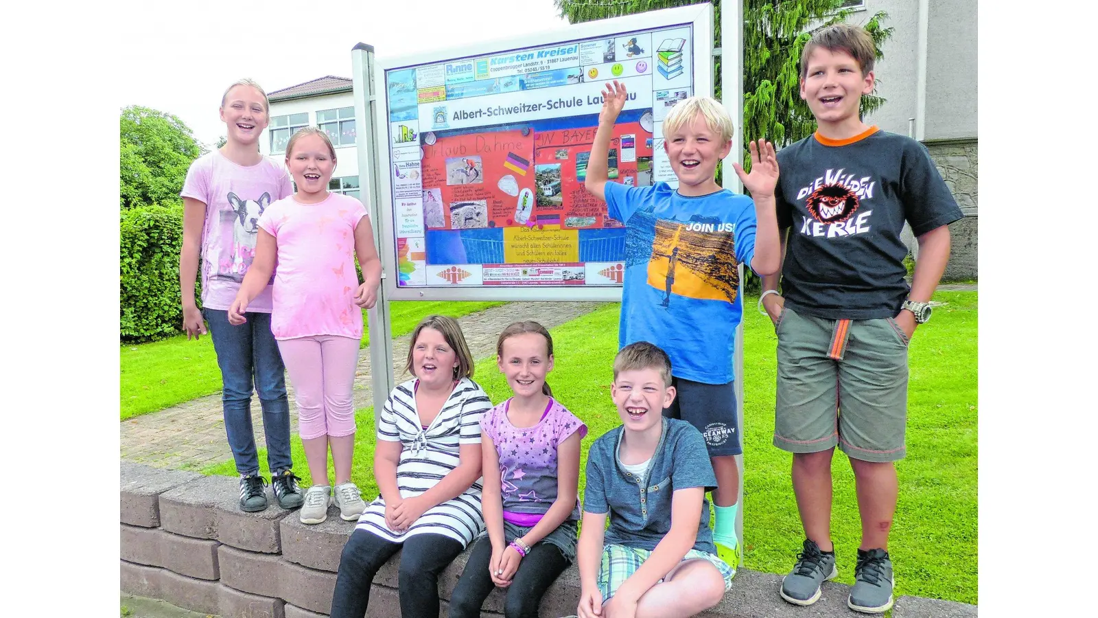 Schüler informieren die Passanten (Foto: al)
