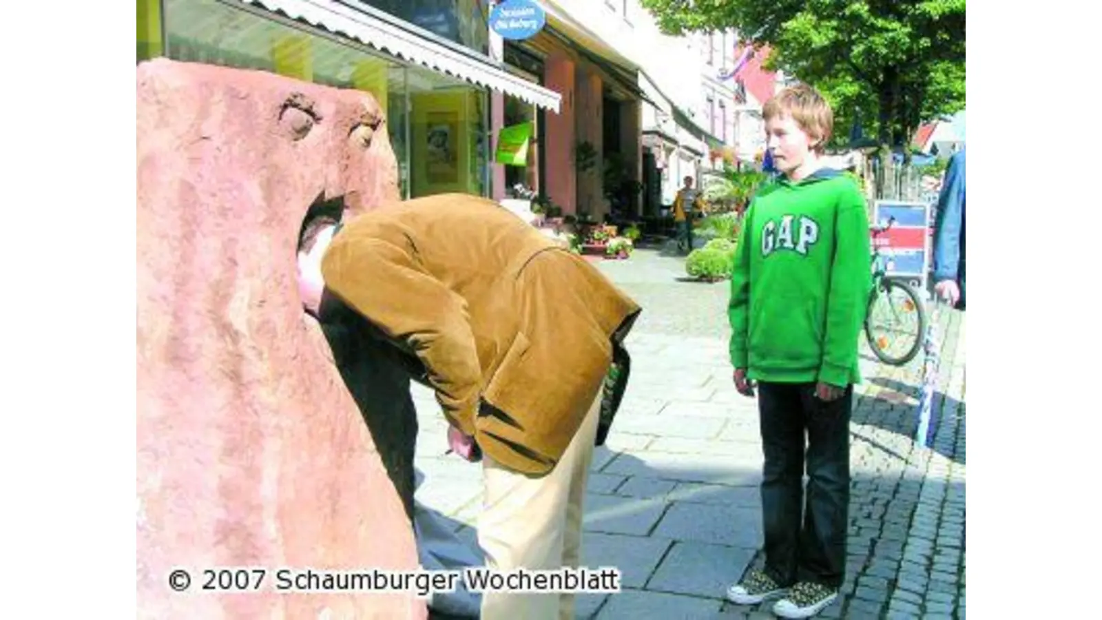 Erbprinz Donatus enthüllt Summstein (Foto: red)