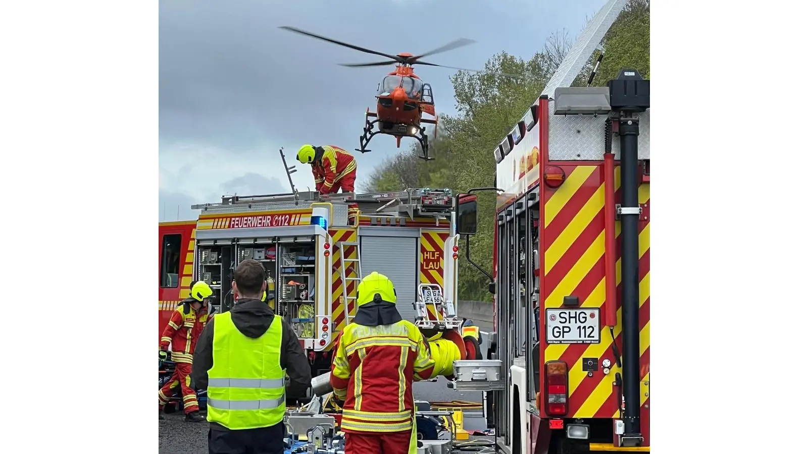 Auch „Christoph 4” ging auf der A2 zur Landung. (Foto: privat)