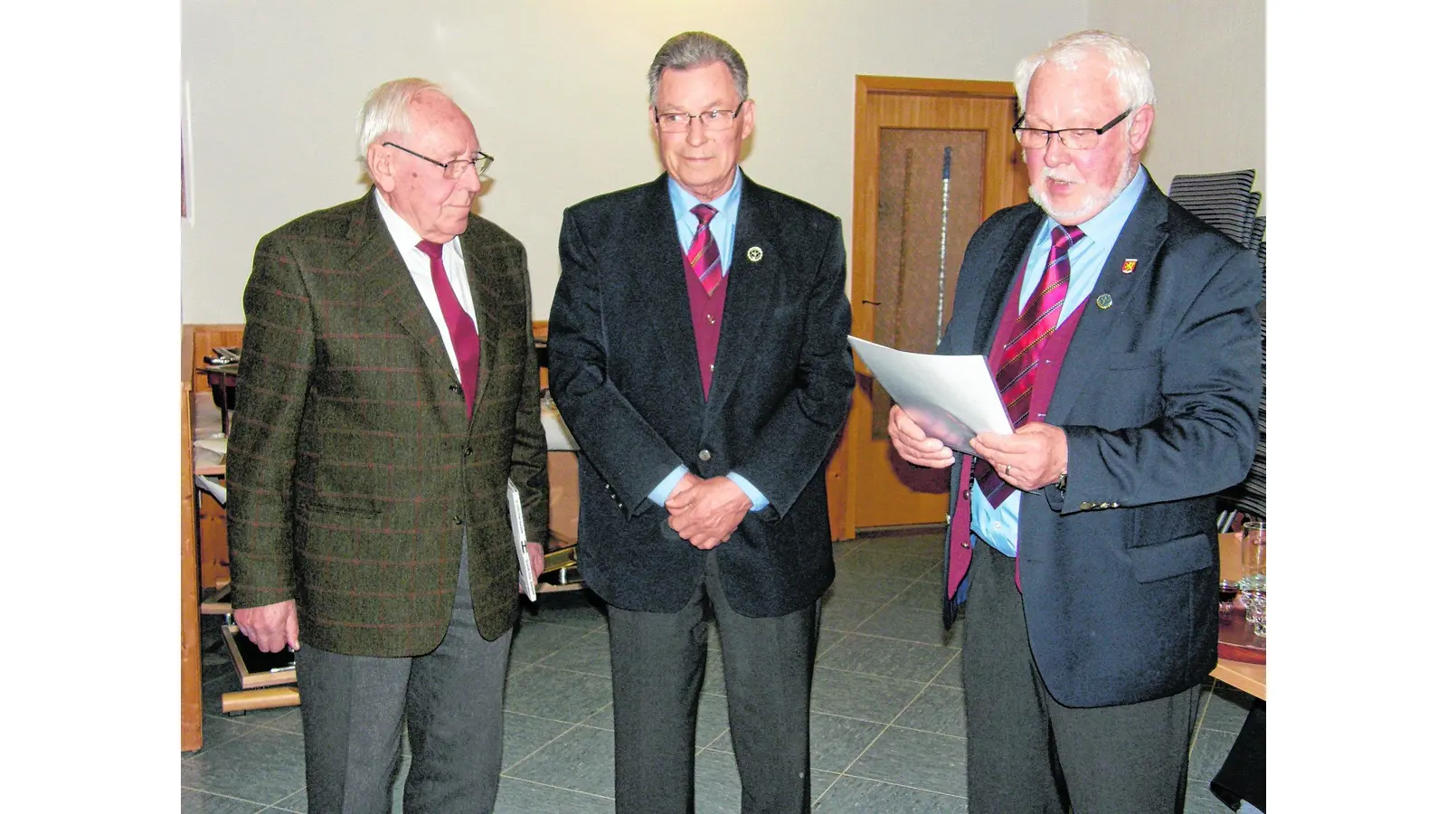 Hans Häselhoff singt seit 50 Jahren im MGV (Foto: jl)