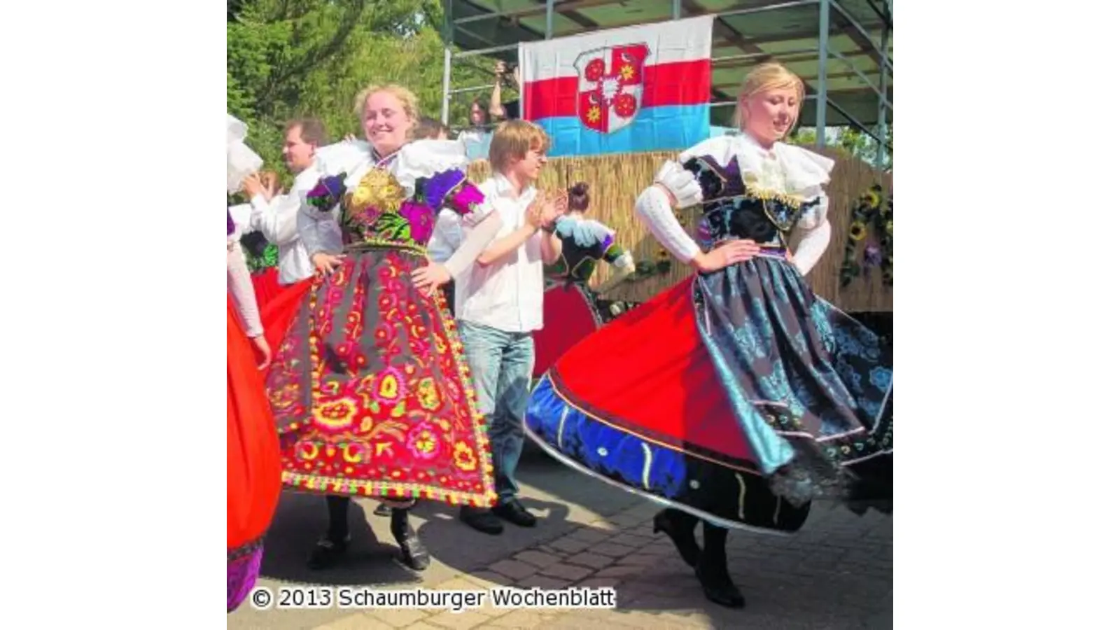 Zum Erntefest drehen sich die roten Röcke (Foto: wtz)