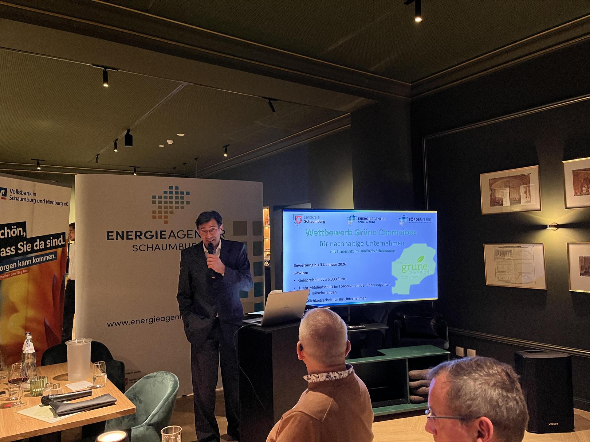 Lutz Gärtner, Projektmanager Klimaschutz in Unternehmen bei der Energieagentur, stellte den Wettbewerb „Grüne Champions” vor.  (Foto: nd)