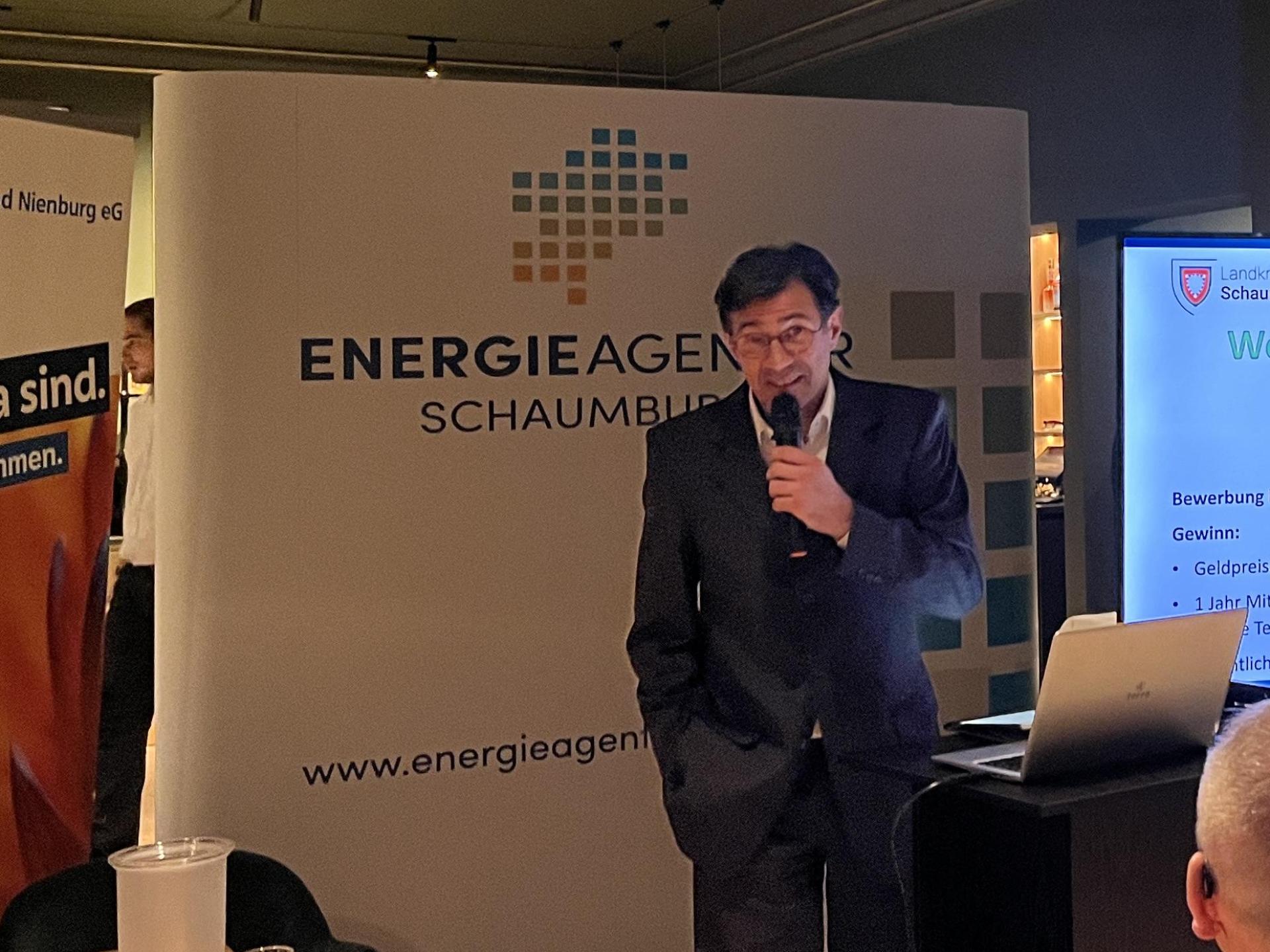 Lutz Gärtner, Projektmanager Klimaschutz in Unternehmen bei der Energieagentur, stellte den Wettbewerb „Grüne Champions” vor.  (Foto: nd)