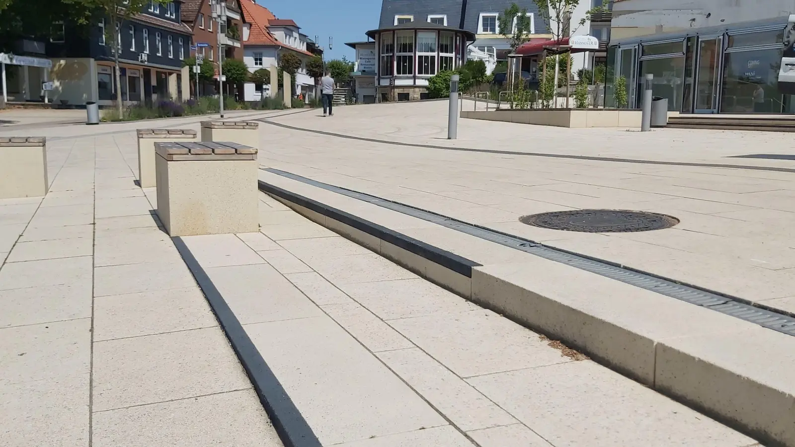 Der erneute Unfall löst erneut die Frage nach weiterer Absicherung der Treppe vor dem Kurhaus aus. (Foto: gk)