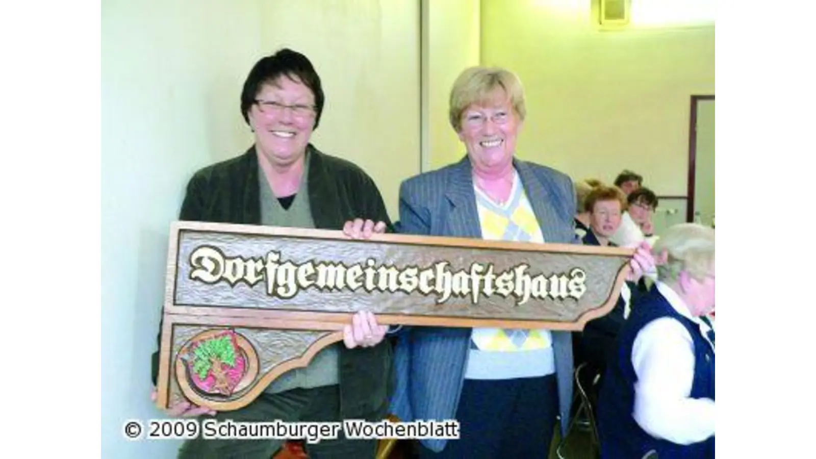 Ein Schild erinnert an die Vorsitzende (Foto: al)