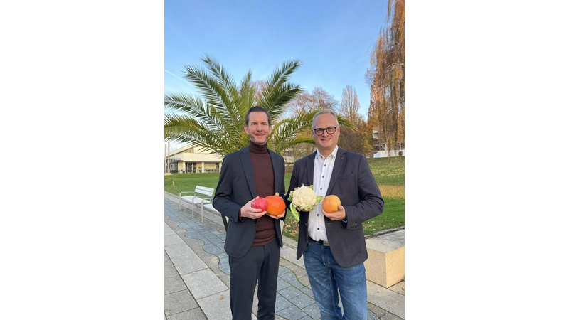 BKK24-Vorstandsvorsitzender Jörg Nielaczny und Landesgartenschau-Geschäftsführer Benjamin Lotz kündigen die ersten gemeinsamen Veranstaltungen an.  (Foto: nd)