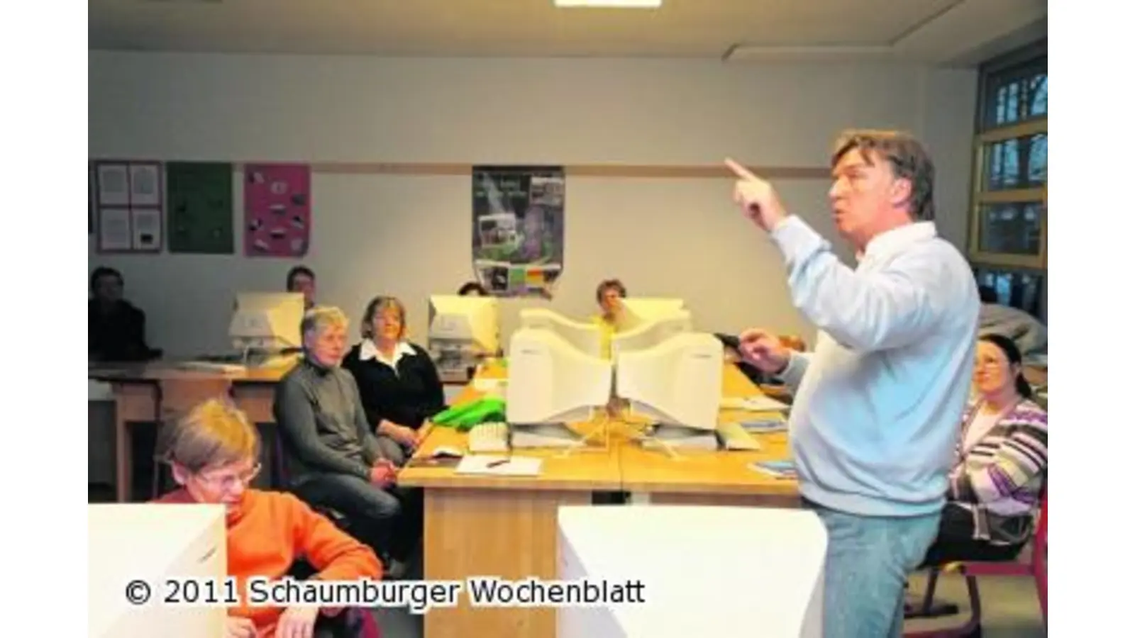 Senioren machen sich fit im Umgang mit dem Computer (Foto: red)