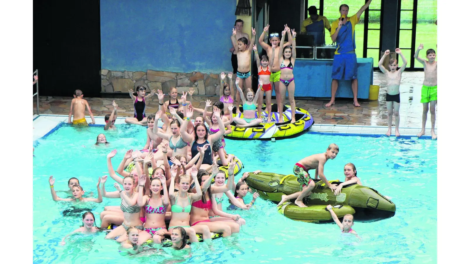 Ferien-Poolparty sorgt für Spaß (Foto: bb)