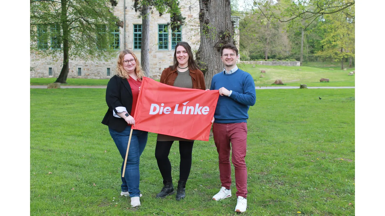 Lena Busker, Mareike Weihmann und Jan Fischer gehen für „Die Linke Schaumburg” als Spitzentrio in den Wahlkampf für den Kreistag. <br><br> (Foto: privat)