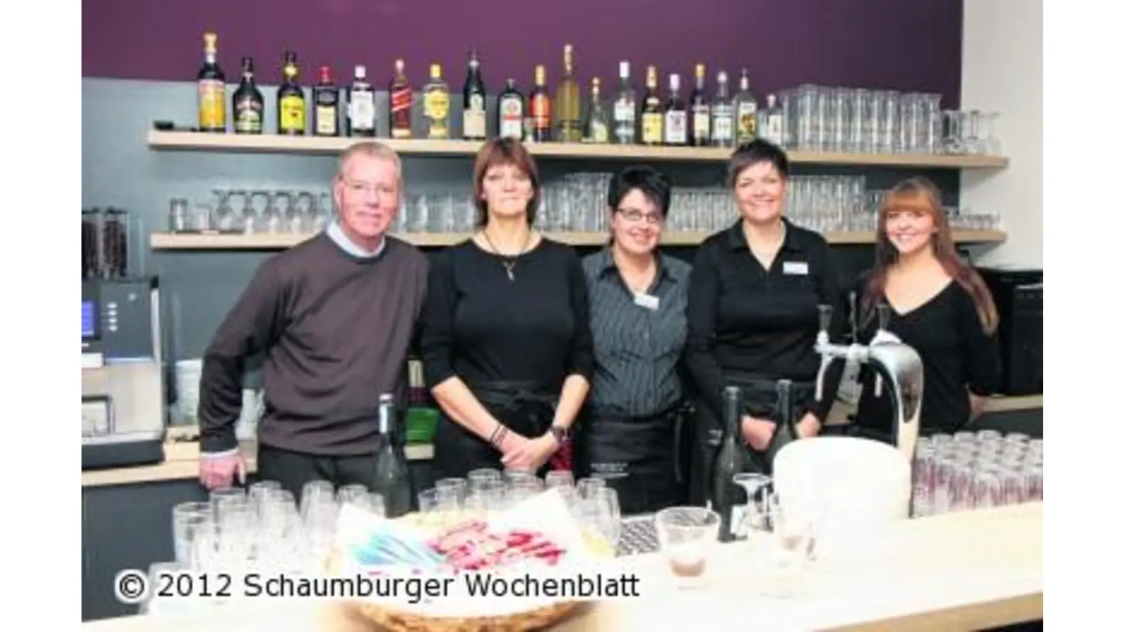 Viele Besucher werfen einen Blick ins Zuhause für Senioren (Foto: bb)