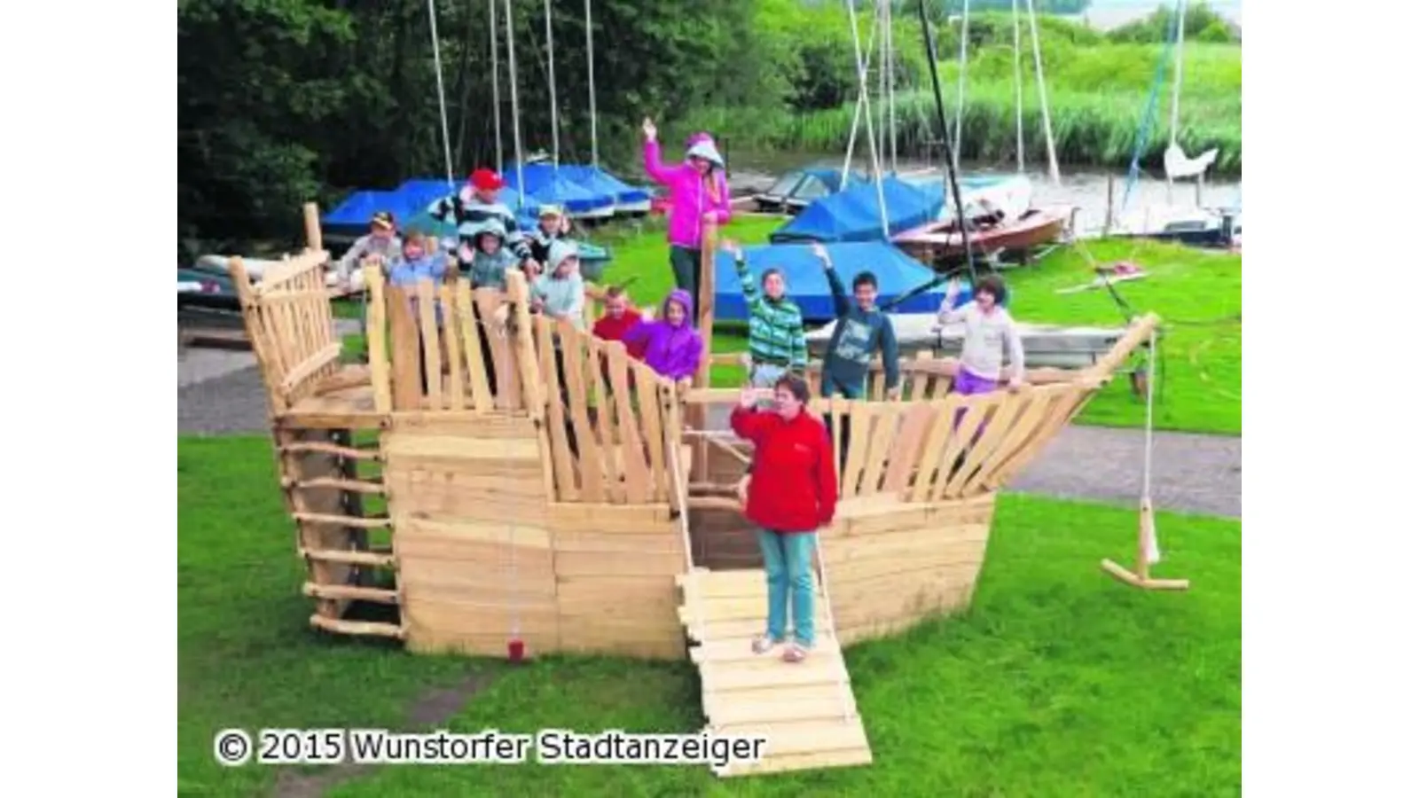 Leuchtende Augen am Piratenschiff (Foto: tau)