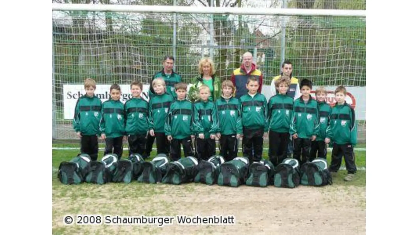 Neues Outfit für E2-Junioren (Foto: red)