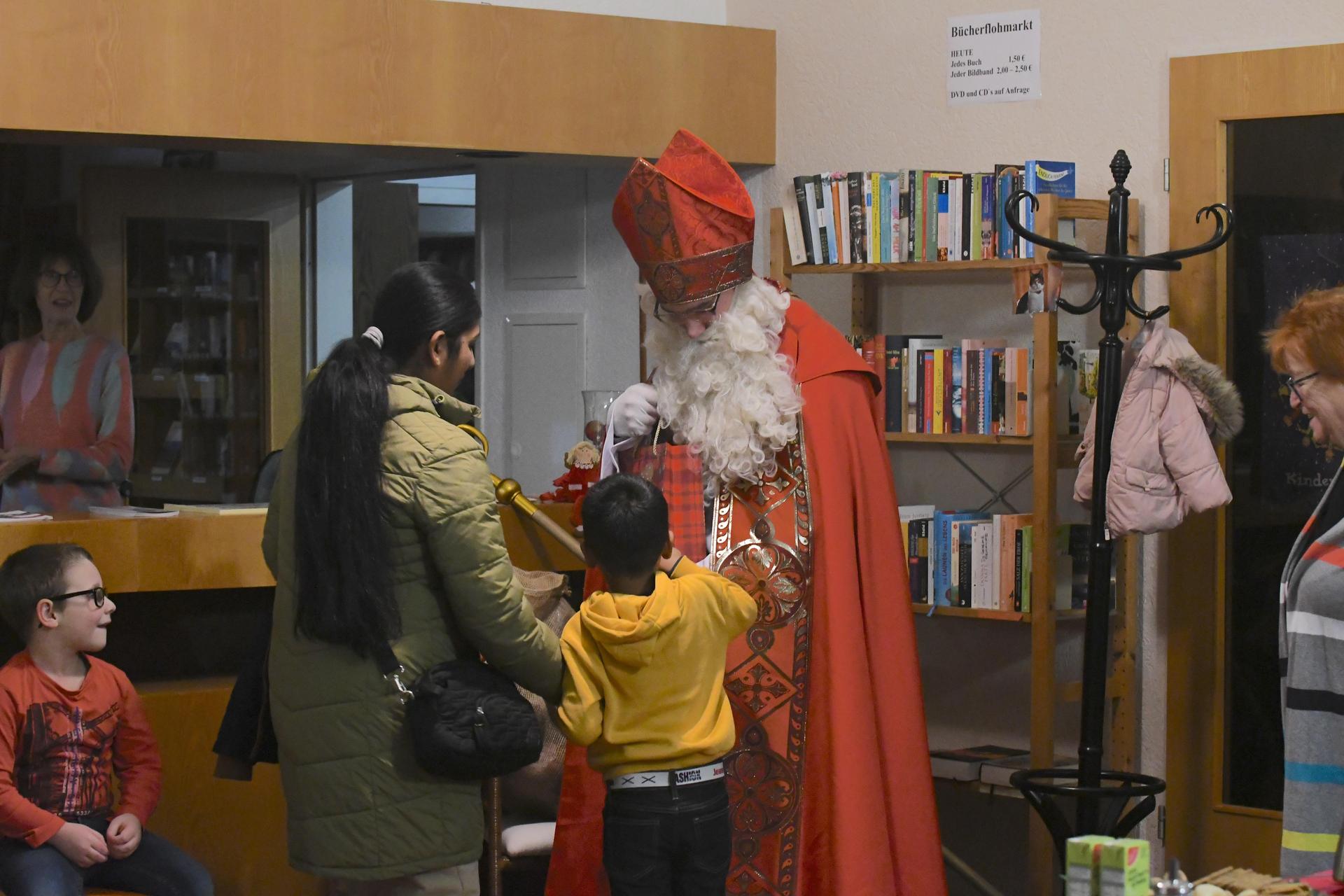 Nikolaus bei Bürgermeisterin Bergmann (Foto: nd)