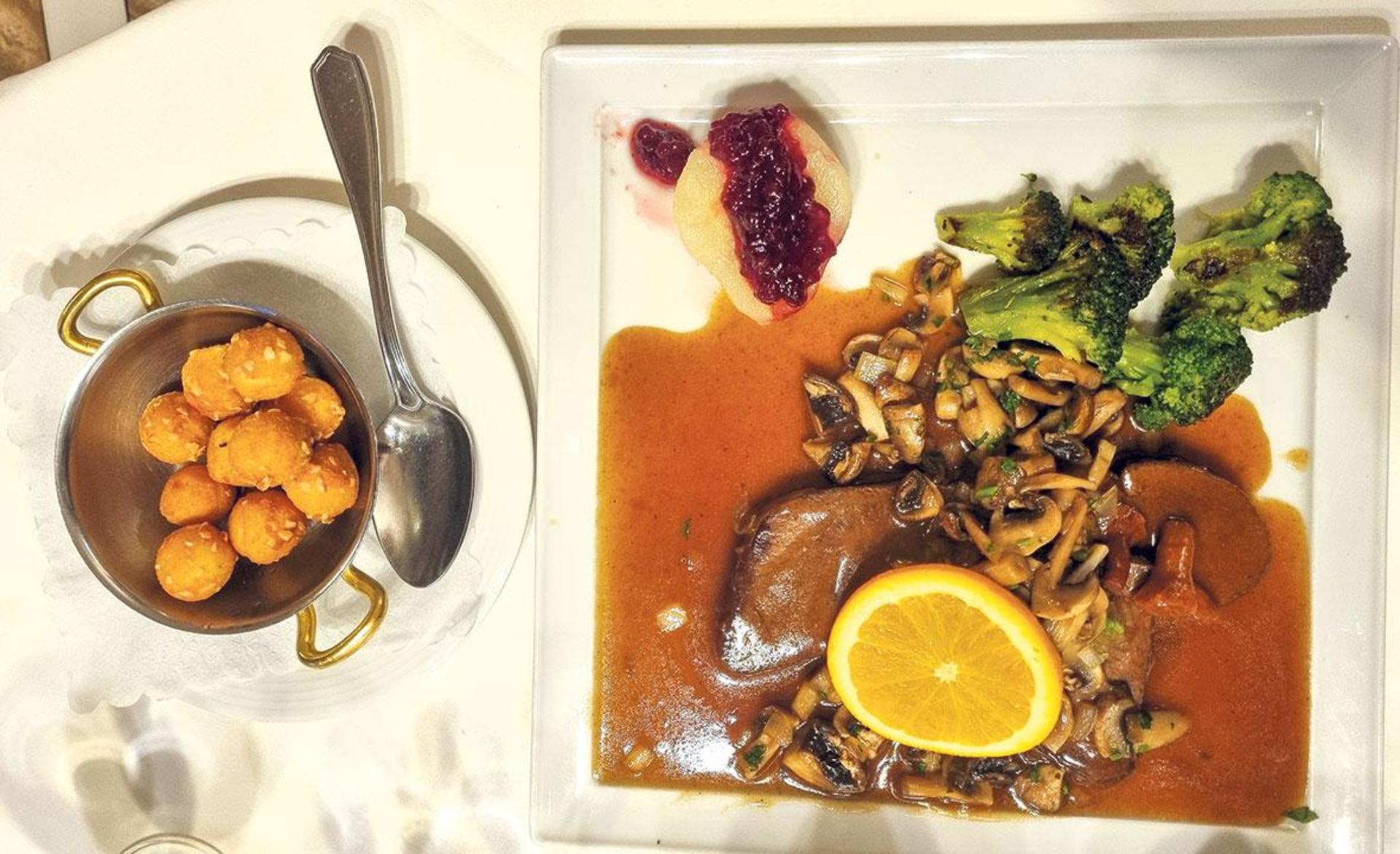 Hirschkeulenbraten. (Foto: Christian Kutschera)