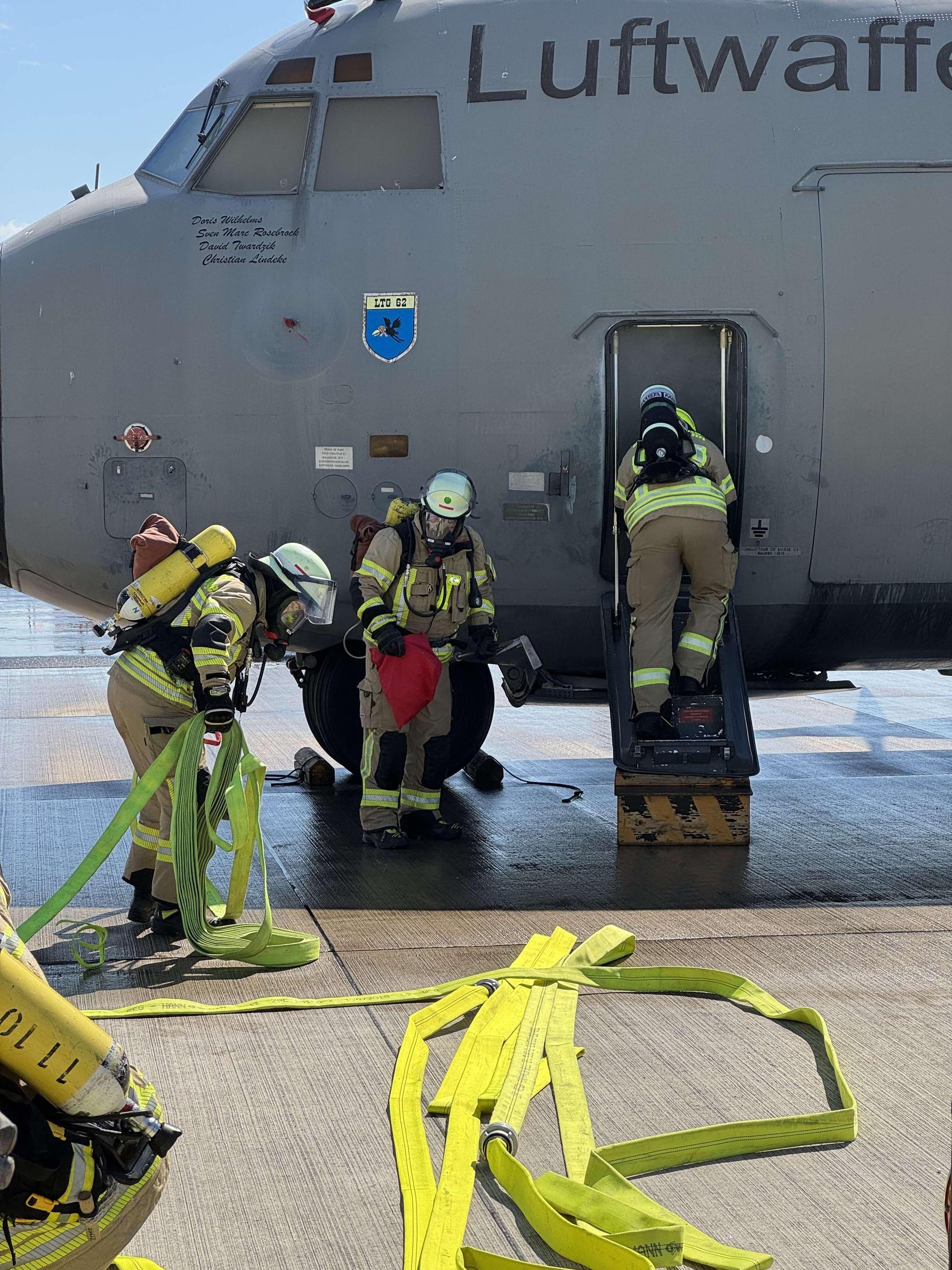 Auf dem Fliegerhorst: Eine Großübung der Regionsfeuerwehr. (Foto: Feuerwehr)