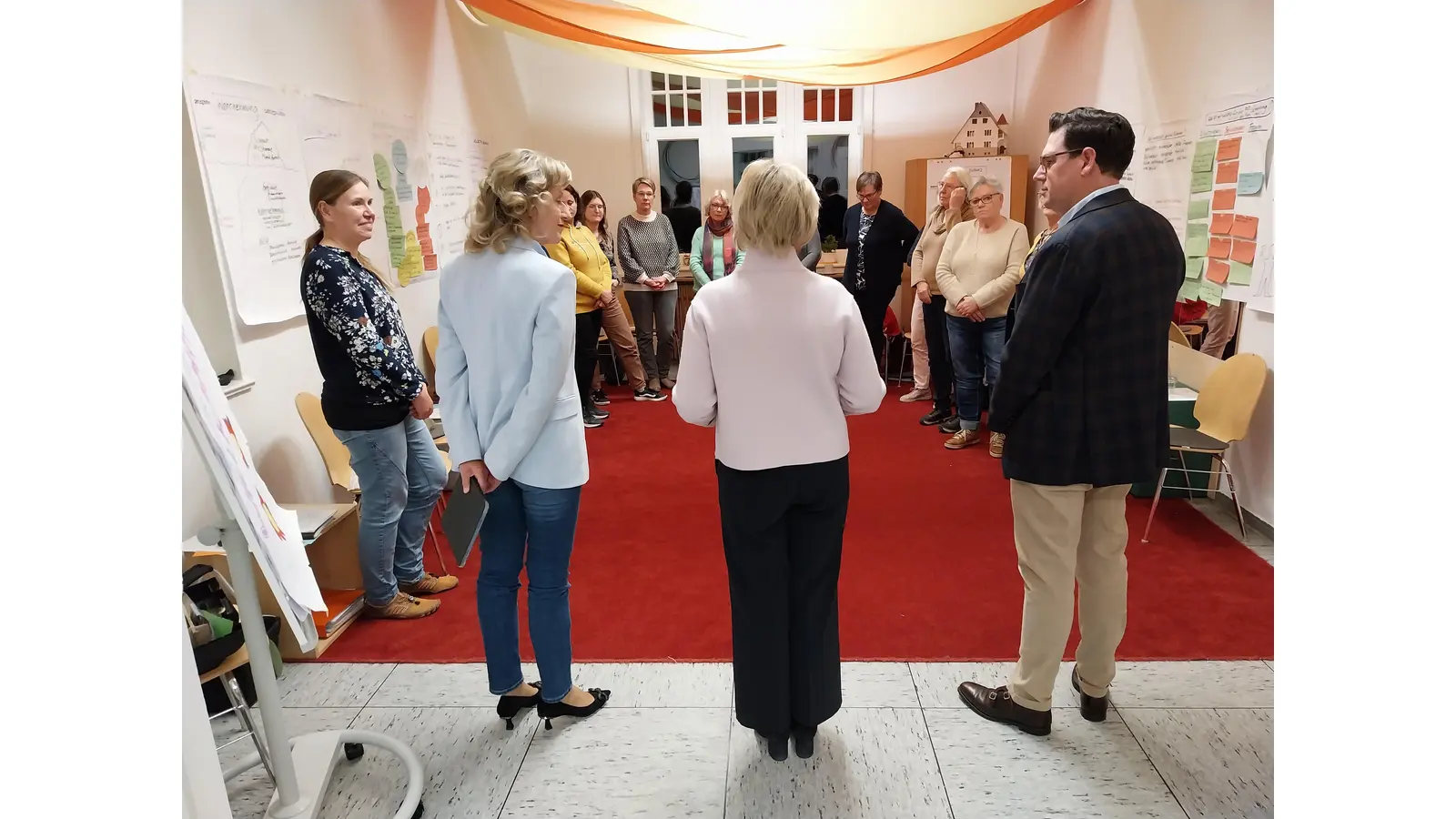 Petra Rabbe-Hartinger, Vorsitzende des Kinderschutzbundes Rinteln, dankte den Frauen für ihre Bereitschaft, sich für Eltern und kleine Kinder in der Nachbarschaft zu engagieren. (Foto: privat)