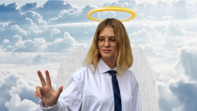 Mit Heiligenschein: Aileen Weis als Erzengel Günther.  (Foto: privat)