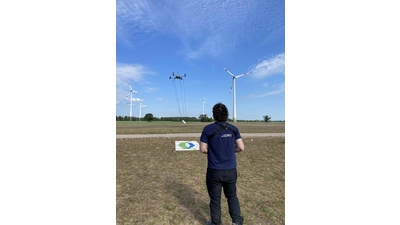 Das Fachunternehmen ASDRO GmbH aus Essen sucht die Geländestreifen im Auftrag von Amprion unter Einsatz von Drohnen nach Kampfmitteln ab. (Foto: ASDRO GmbH)