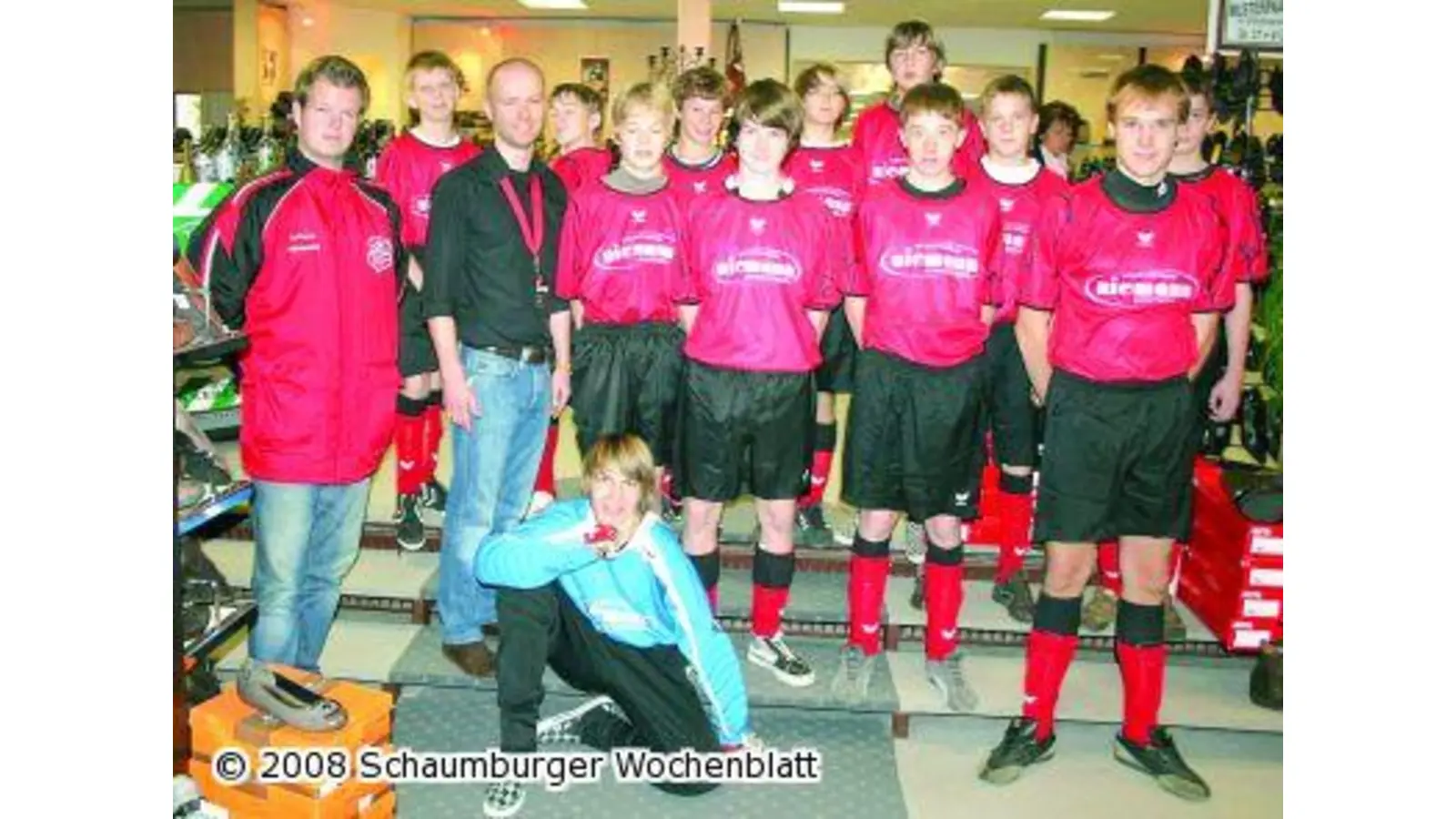 Neuer Dress für die VfR-Jugendfußballer (Foto: red)