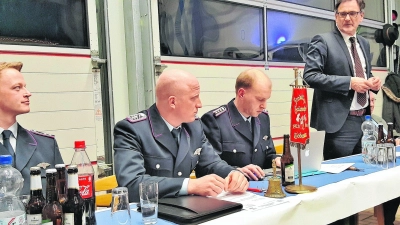 Das schwankende Schiff „Ortswehr” wieder in ruhiges Fahrwasser gebracht (Foto: ste)