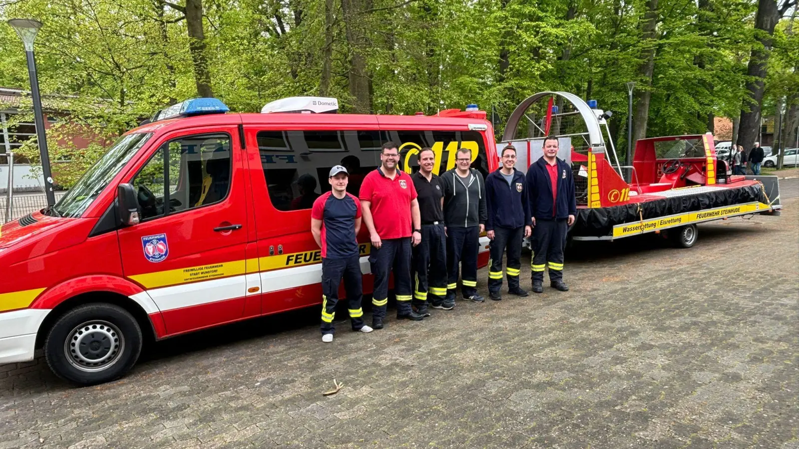 Haben sich auf den Weg gemacht: Sechs Einsatzkräfte aus Steinhude. (Foto: privat)