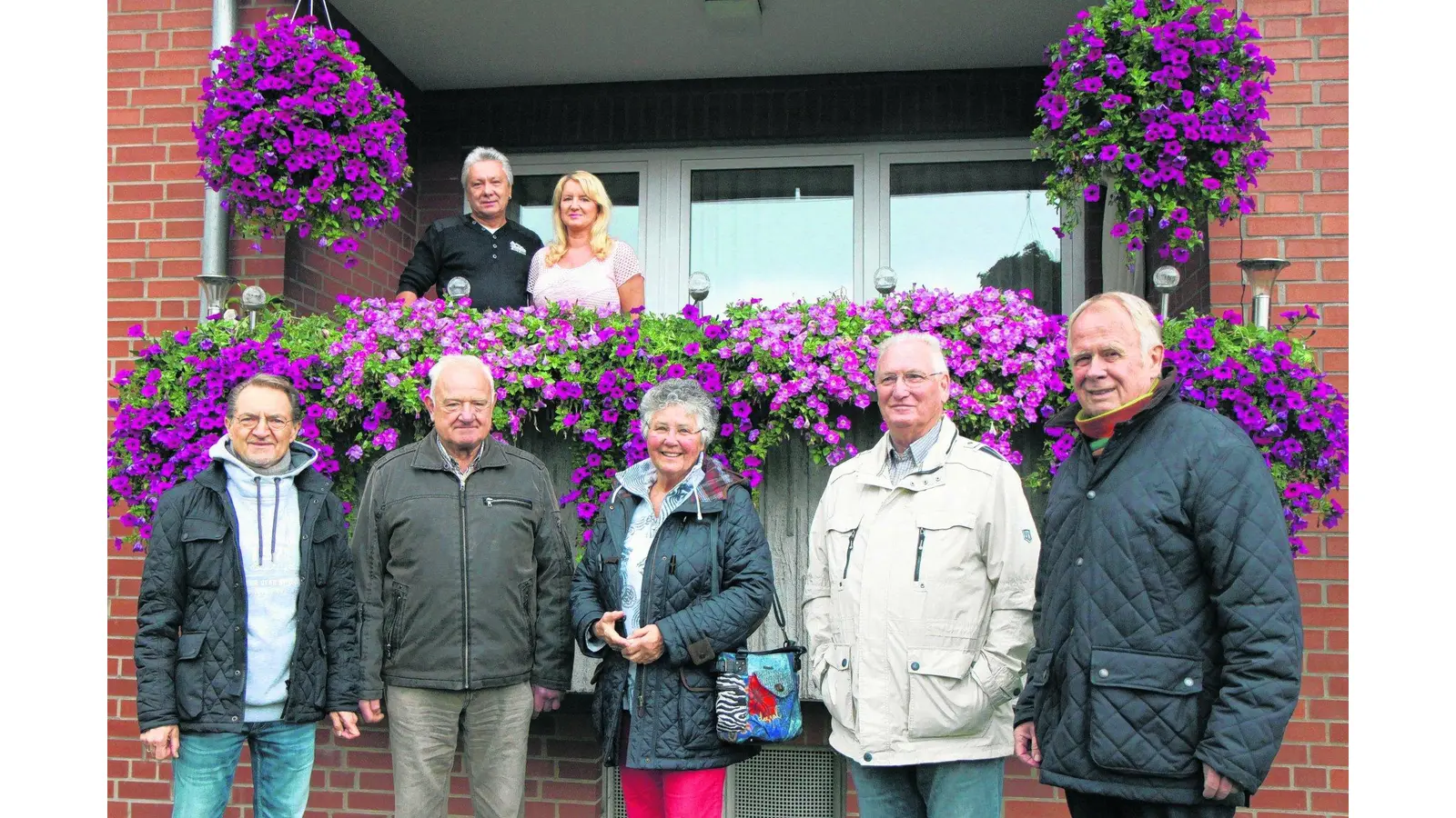 Bunte blumige Blickfänger auf Balkonien (Foto: tr)