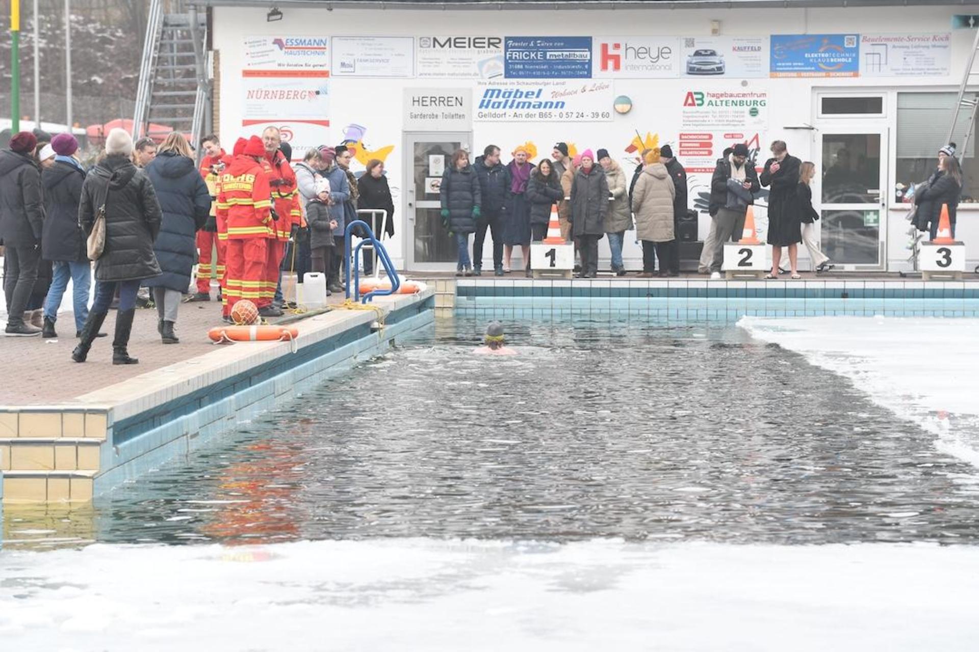 Eisschwimmer erobern das Sonnenbrinkbad. (Foto: nd)