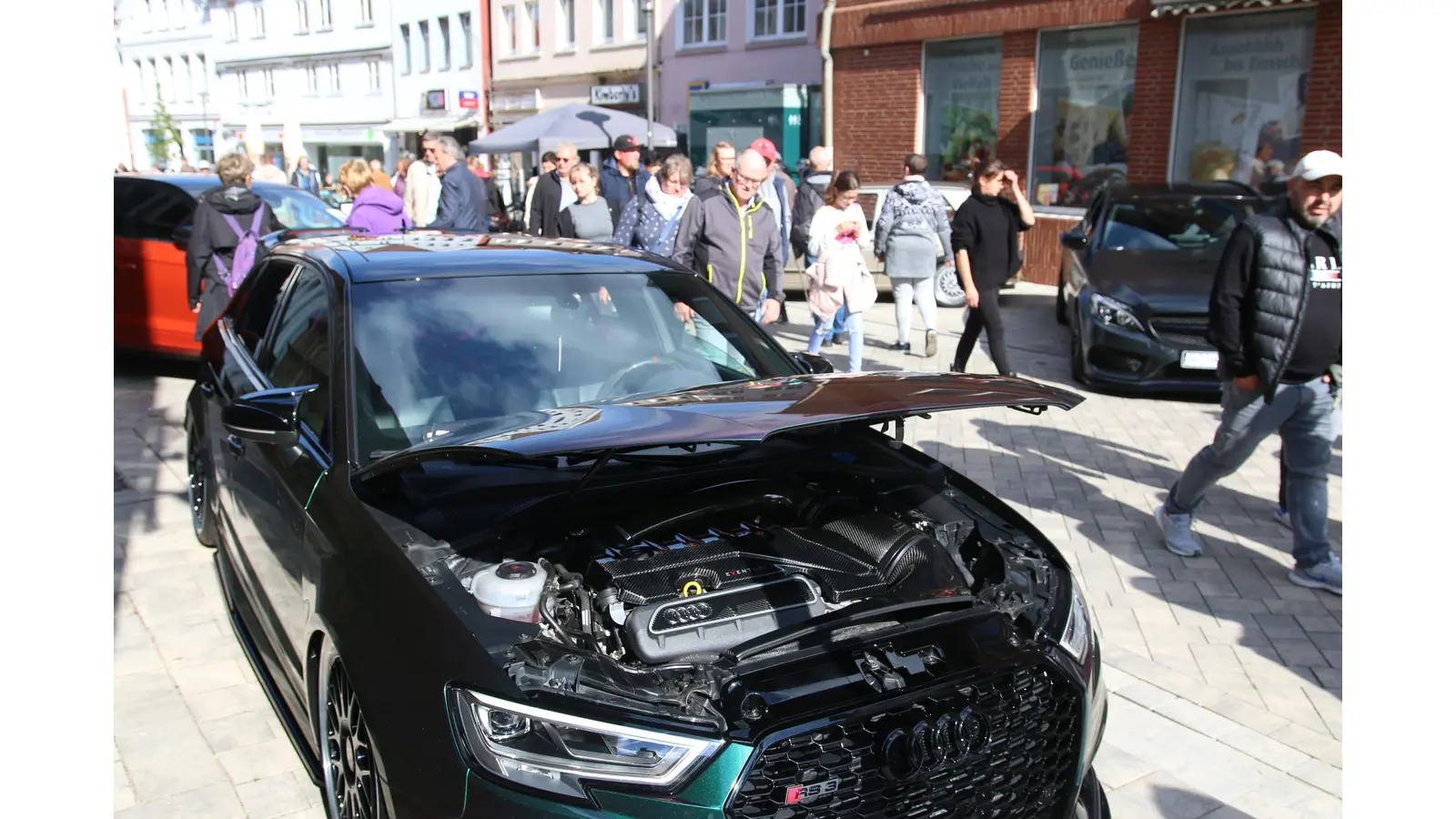 Am Sonntag, dem 14. September, lockt die Autoschau in die Stadthäger Innenstadt.  (Foto: bb)