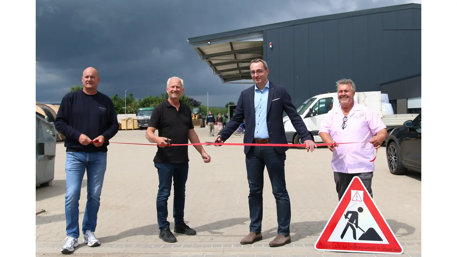 Sascha Koß (v. li.), Stephan Lotz, Simon Gremmler und Christiaan Heemskerk vom Tauber-Team eröffnen den neuen Standort. (Foto: bb)