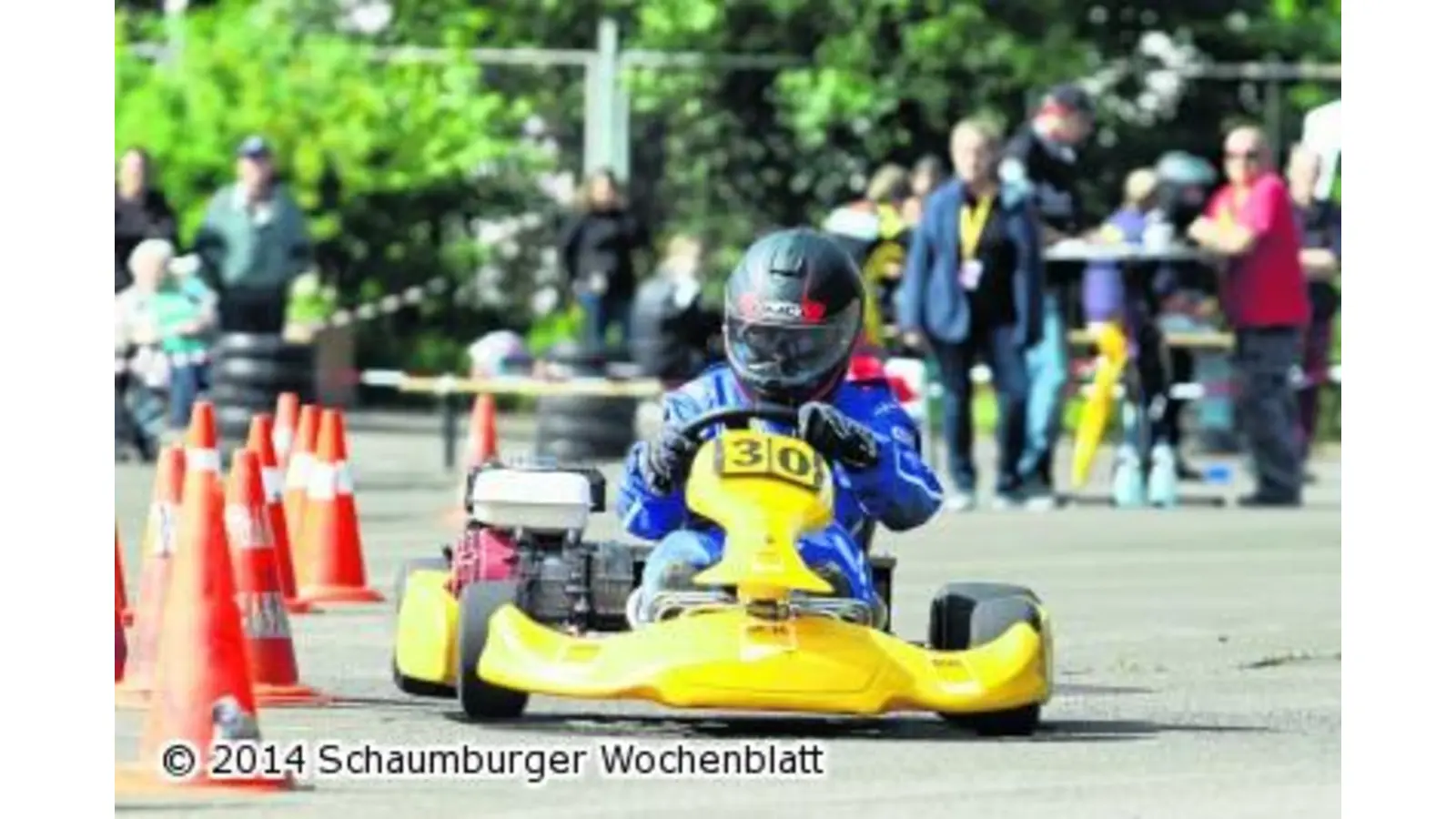 Junge Fahrer rasen durch Pylonen-Parcours (Foto: bb)