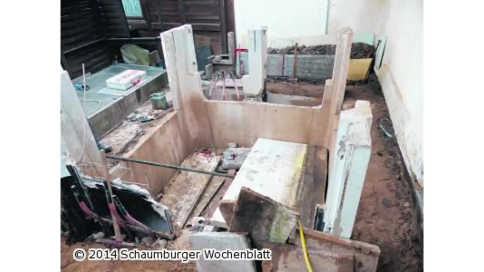 Betonwand fällt auf Arbeiter (Foto: al)