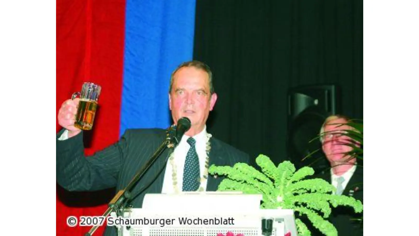 Schaffer krönen den Major zum König (Foto: bb)