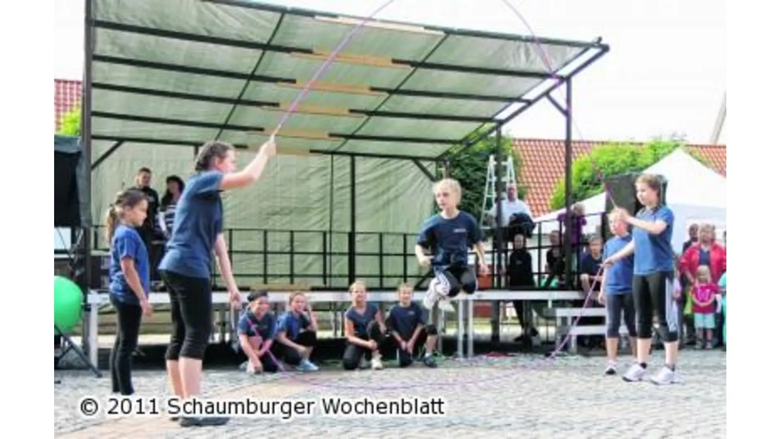 Buntes Treiben beim Kirchplatzfest (Foto: bb)