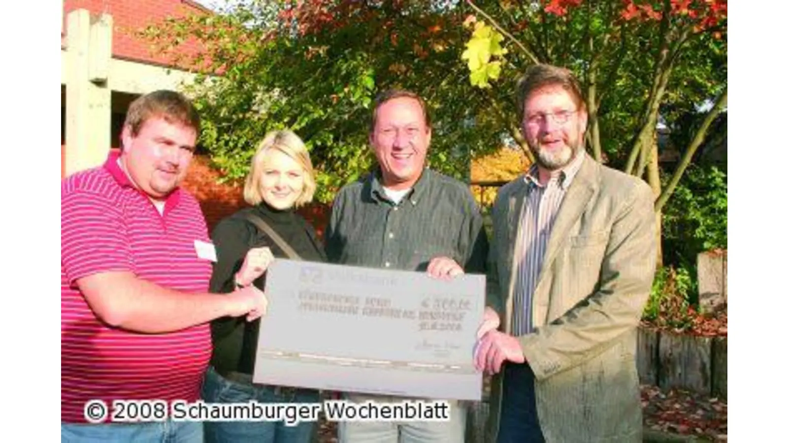 Catering-Service spendet 500 Euro (Foto: bb)