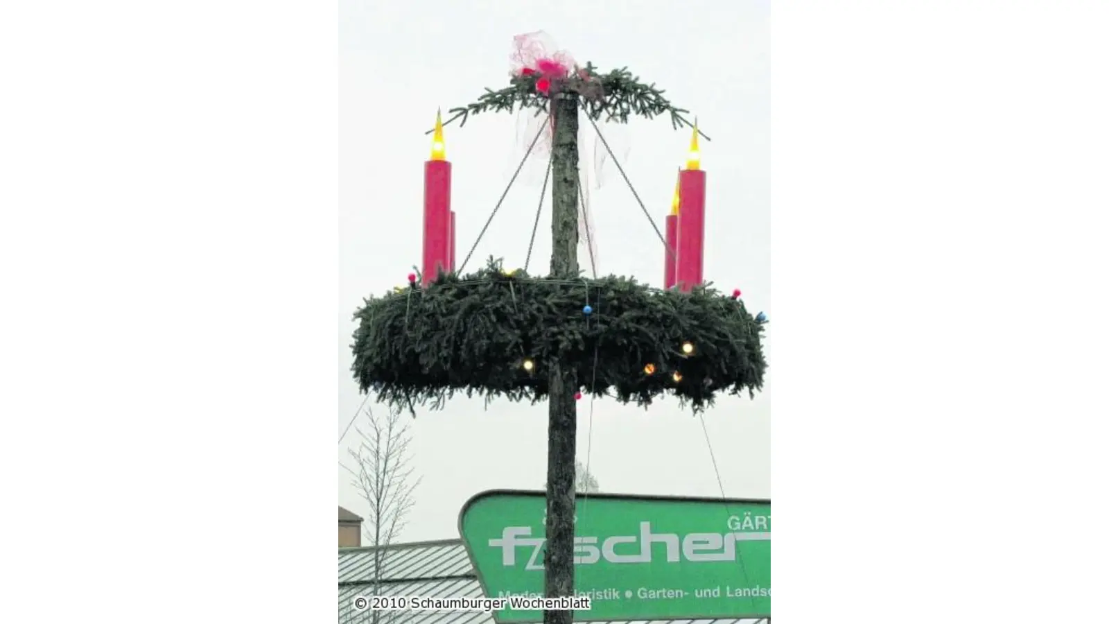 Schaumburgs größter Adventskranz leuchtet (Foto: red)
