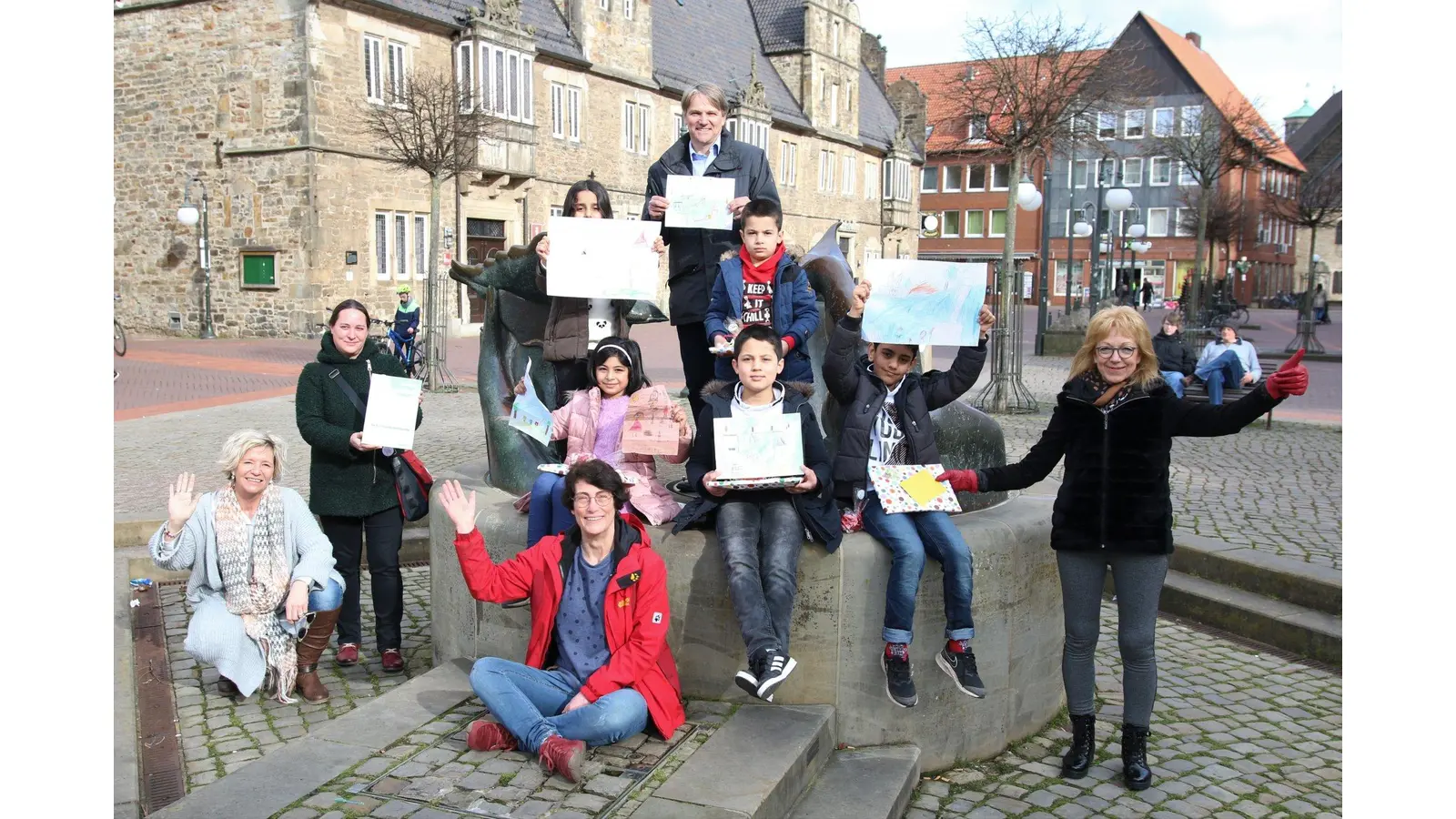 Junge Zeichner erhalten ihre Preise (Foto: bb)